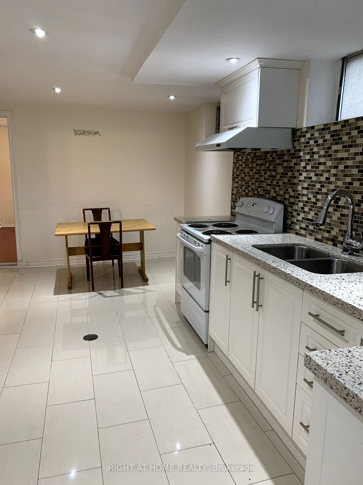 52 Fallingdale Cres