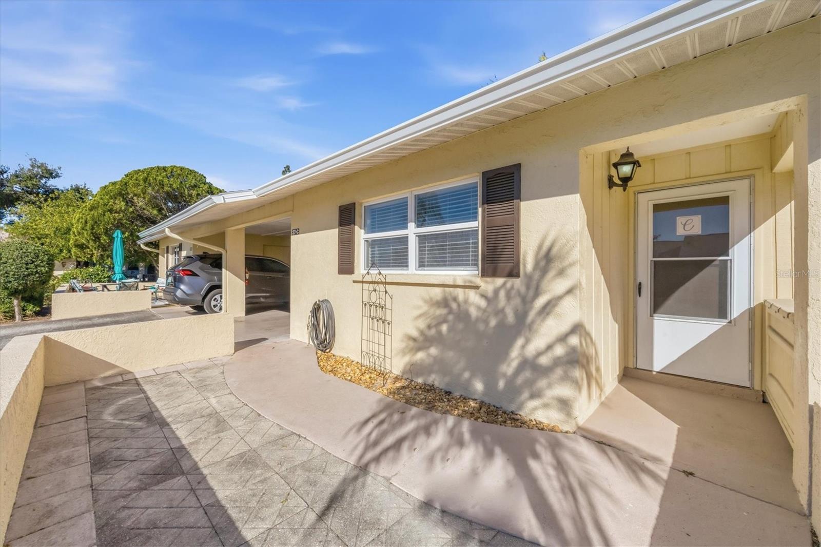 390 301 Boulevard W 27C