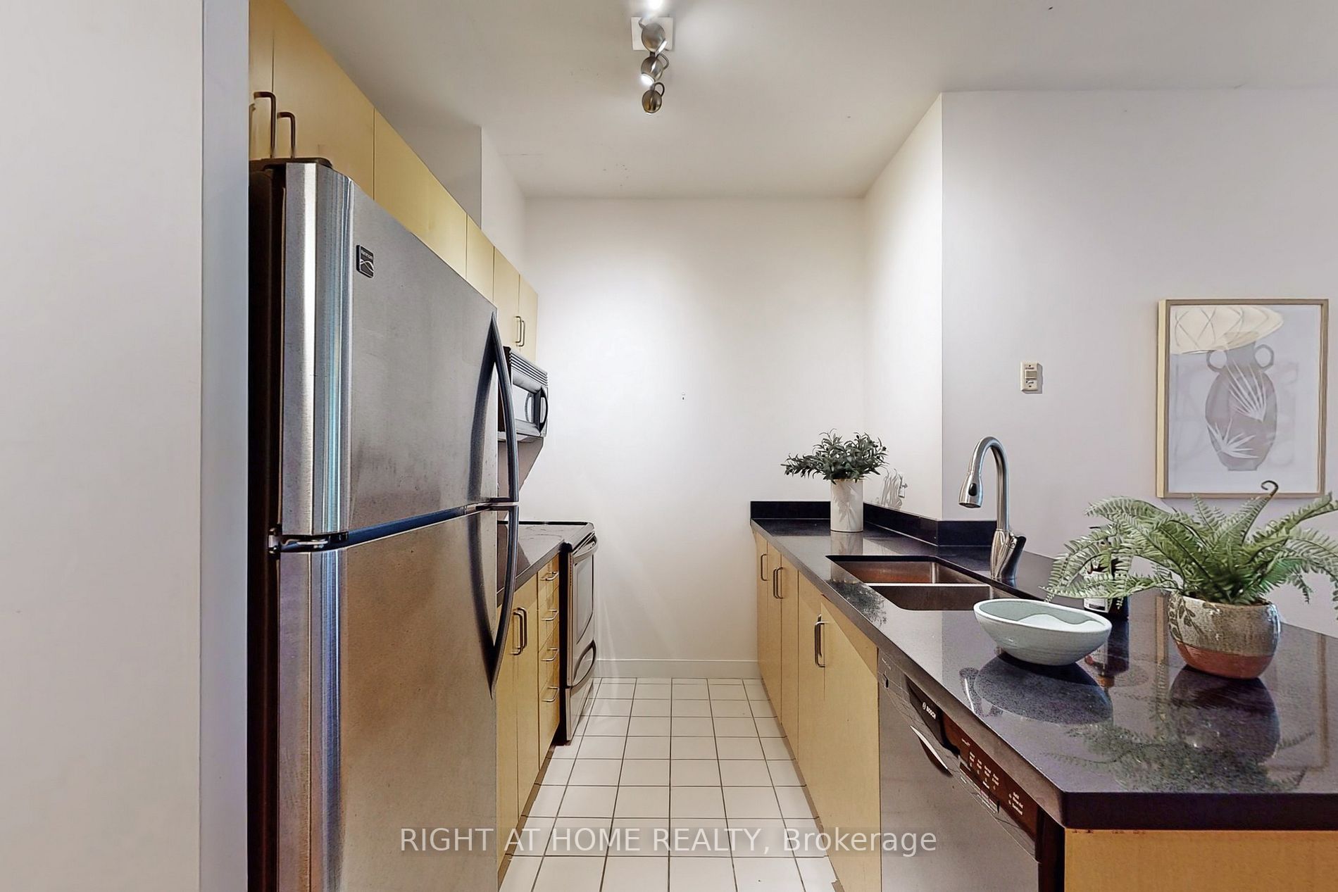 36 Charlotte St 405