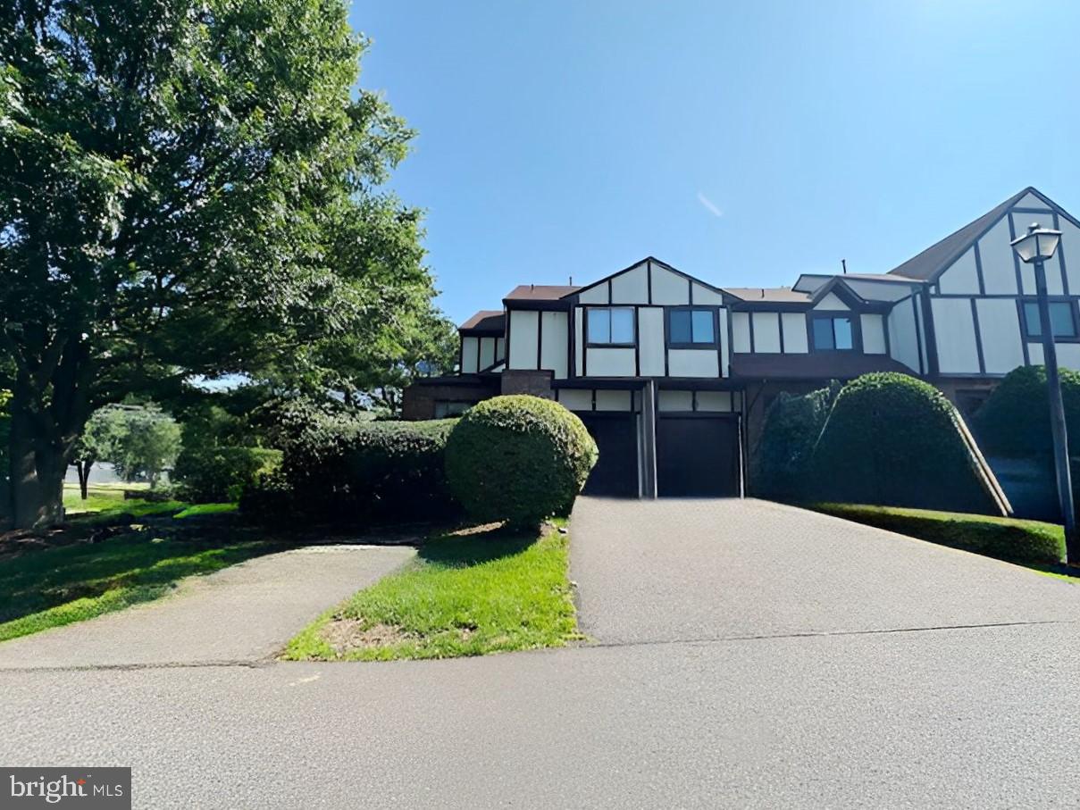 2 Devonshire Ct  