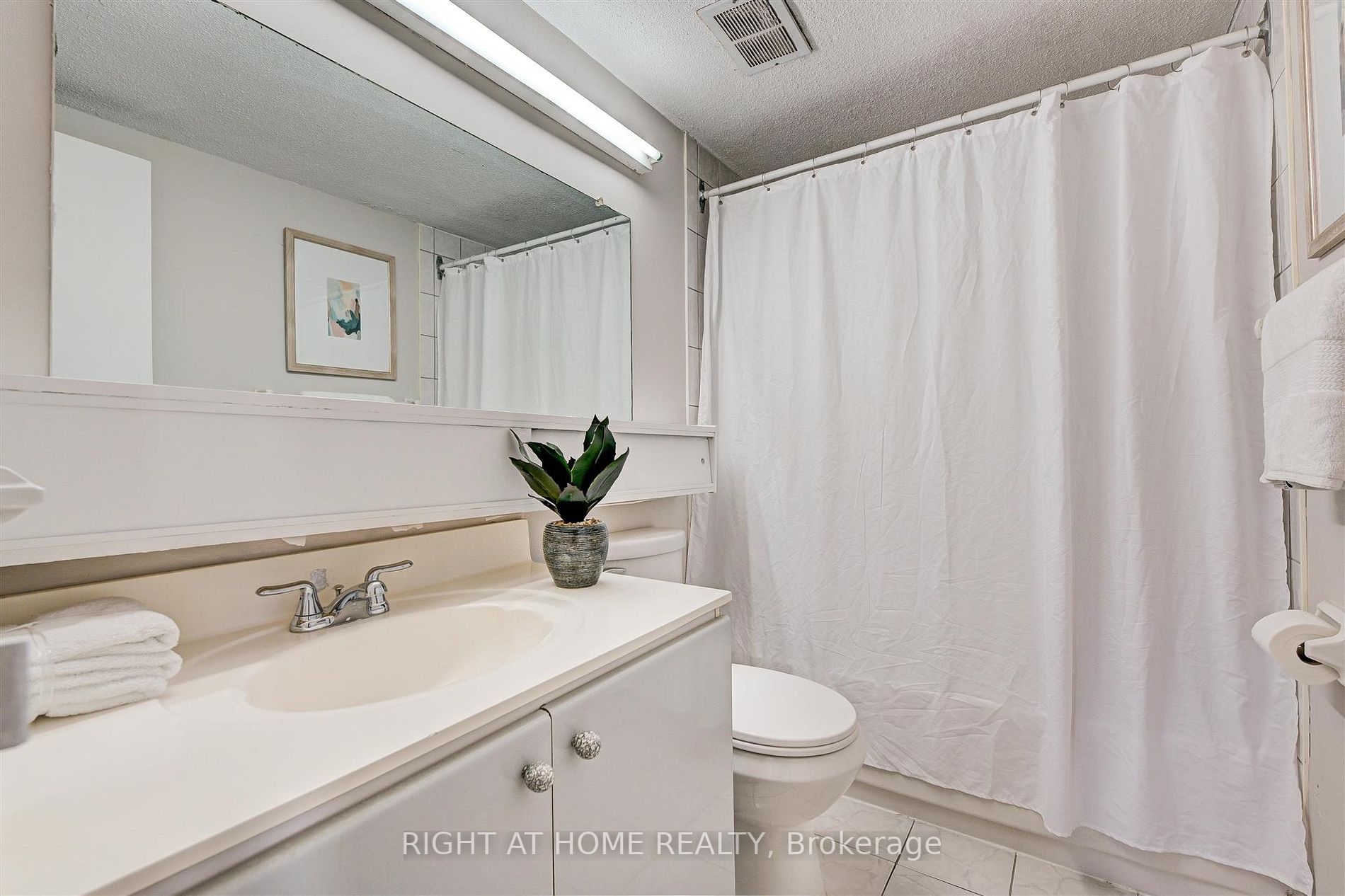 2 Crescent Town Rd 406