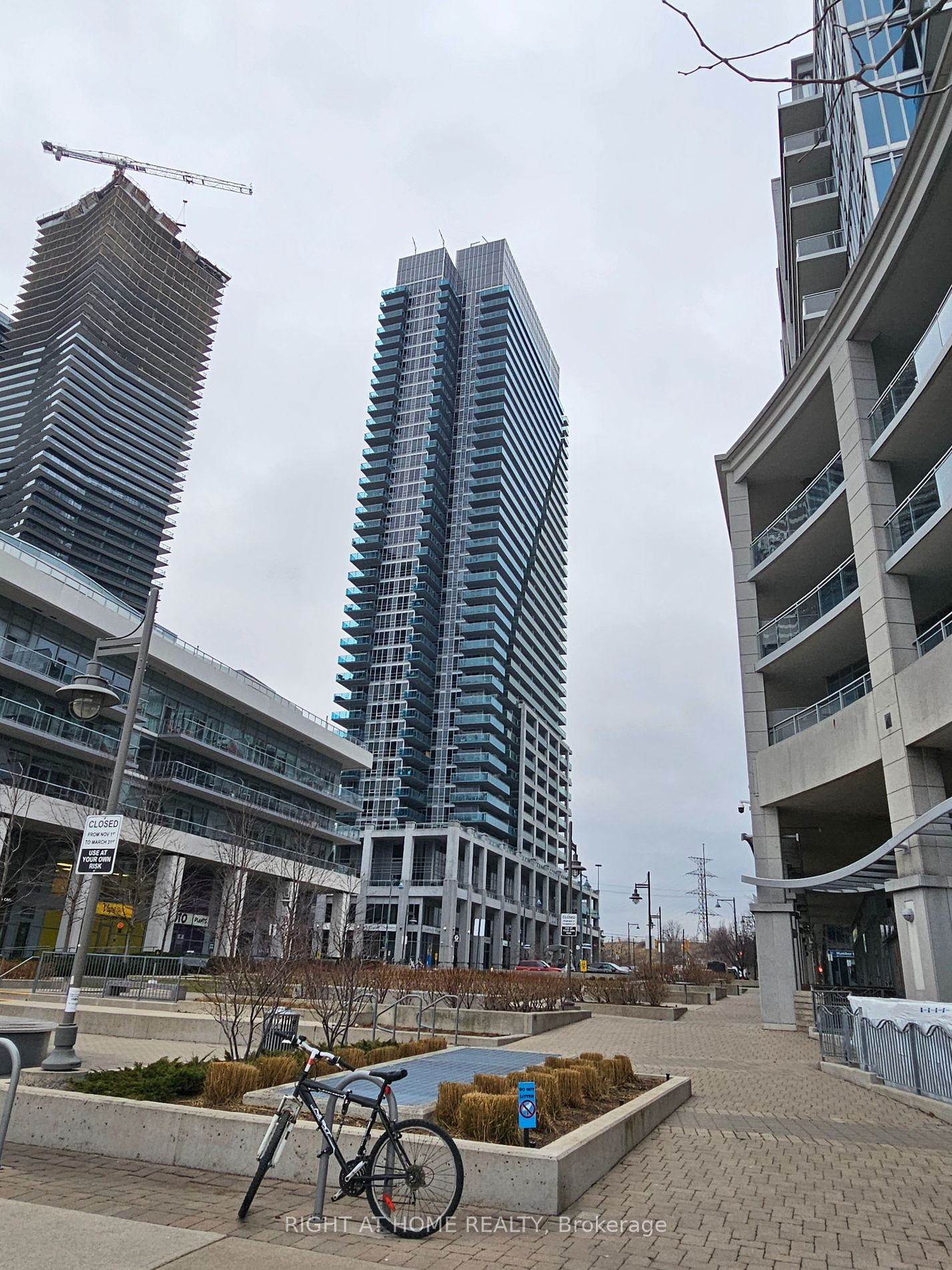 16 E Brookers Lane 1404