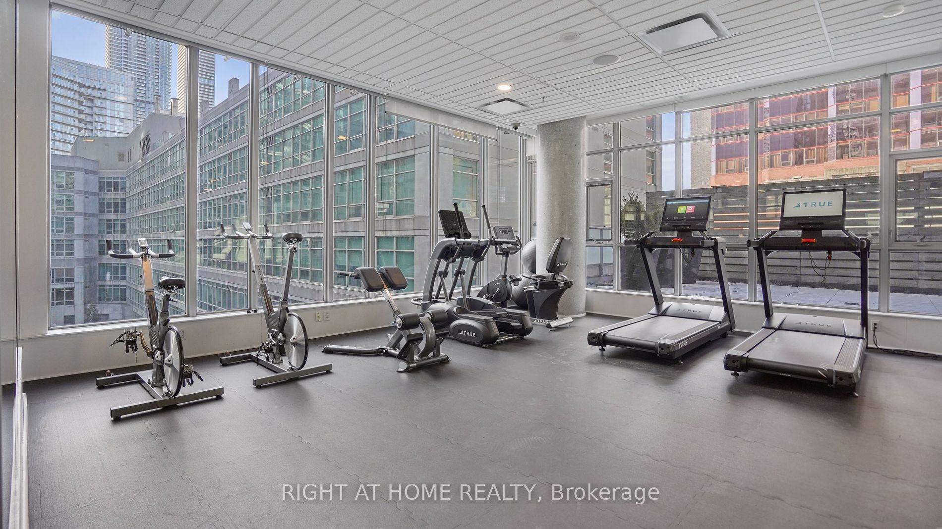 375 W King St 2103