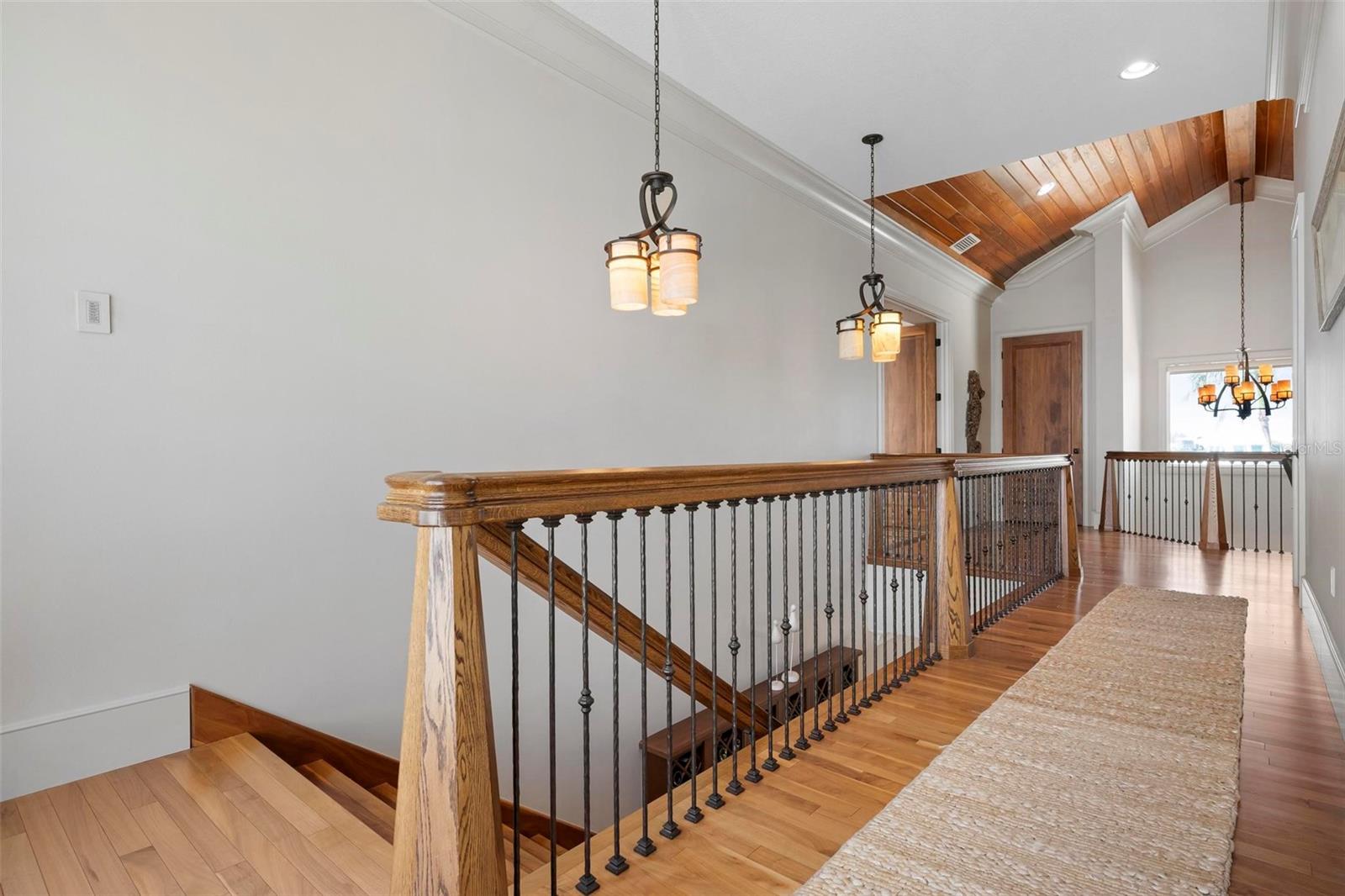 606 Crestwood Lane