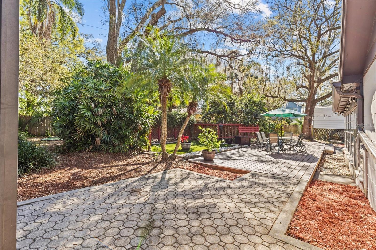 2207 Boxwood Way