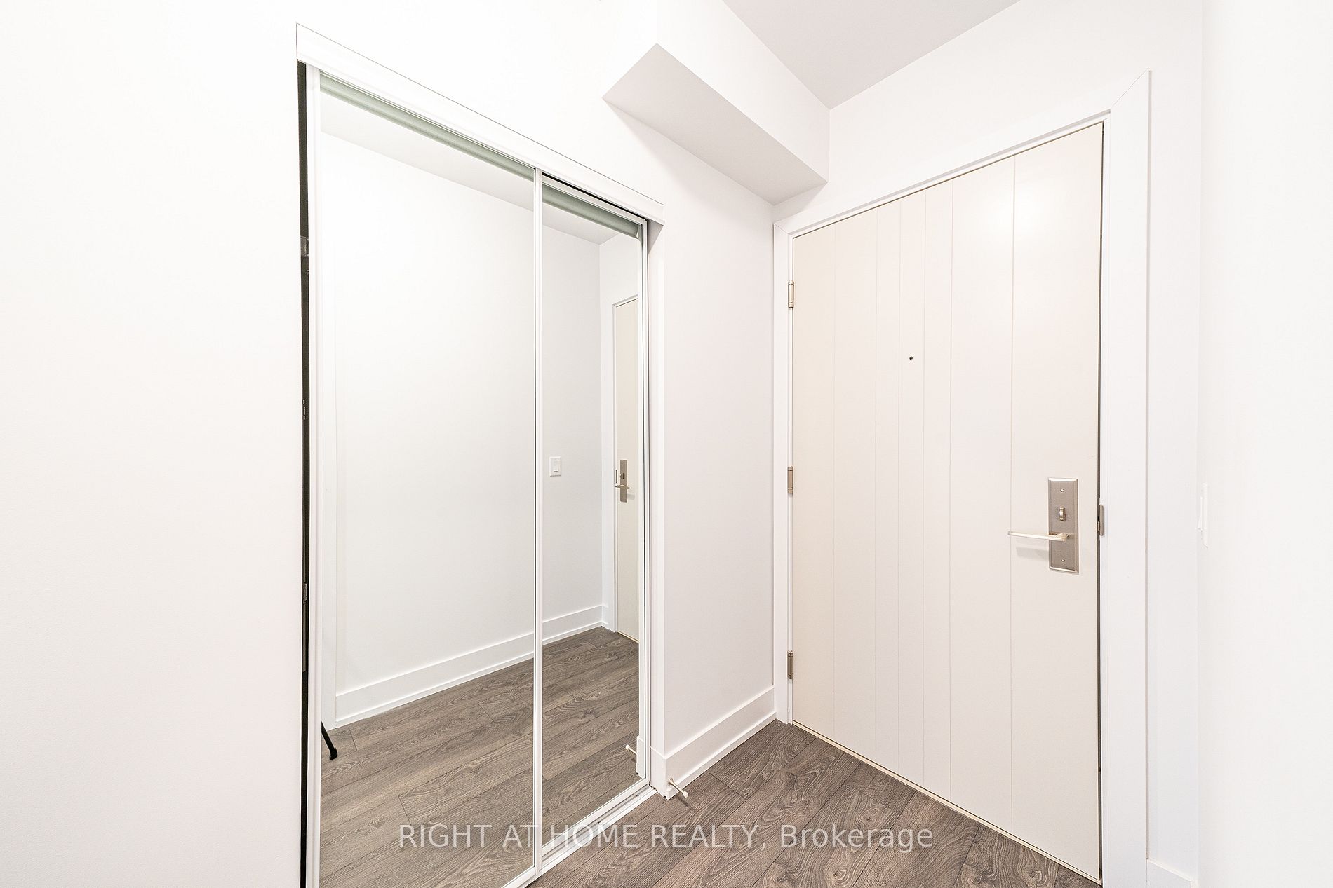 2550 N Simcoe St 2015