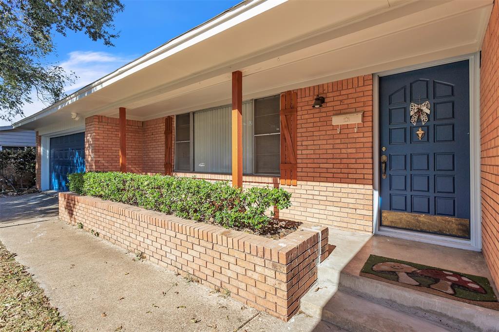This is an absolute local option worth considering, 709 Valley View is only three miles away from the AT&T Stadium, nearby shopping centers and pretty close to Six Flags Over Texas as well. A home owner in this area, will absolutely benefit from being in a vibrant community due to all of its attractions, restaurants, bars, shops and entertainment. This is a total remodeled home near the heart of Arlington which can foster a sense of local pride and community spirit. Nevertheless the value this property will gain due to new developments as the city grows each year. Some of the updates include: New water heater, New vinyl floors in the second living room, new granite countertops and backsplash, remodeled bathroom, new door knobs, fresh paint inside and out, New base boards throughout and a just restained hardwood floors. Don't miss this great opportunity to own this home. Buyer and buyer's agent to verify all information including square footage, schools and taxes.