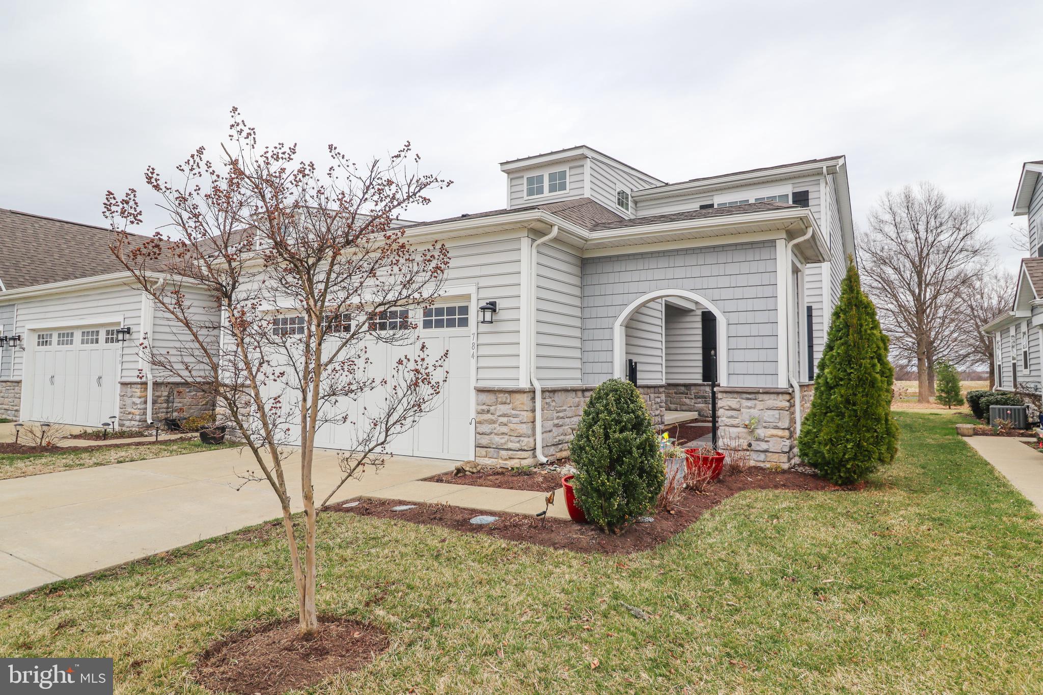784 Moorings Cir  