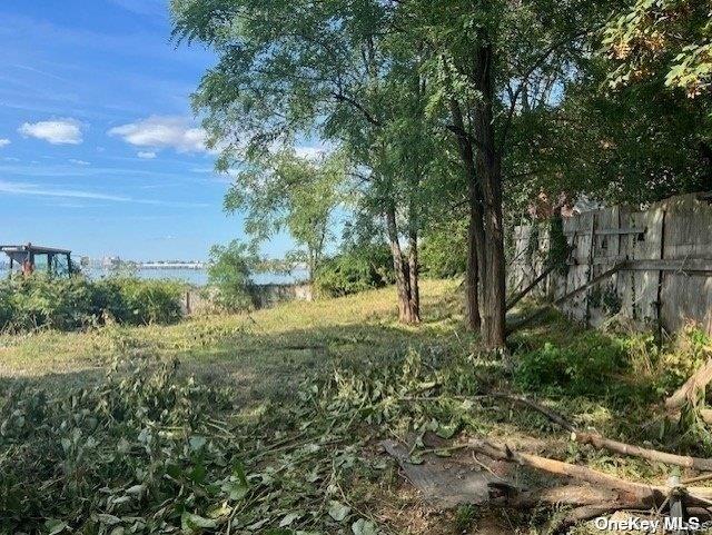 RARE WATERFRONT INVESTMENT OPPORTUNITY – FLUSHINGPrime 10,000 SF vacant land featuring Flushing Bay waterfront & waterview. M1-1 zoning. Two combined lots (118-09 & 118-09A 29th Ave) with survey available. Lot dimensions: 100 x 100. Located in the emerging Special Flushing Waterfront District, this property is full of potential!