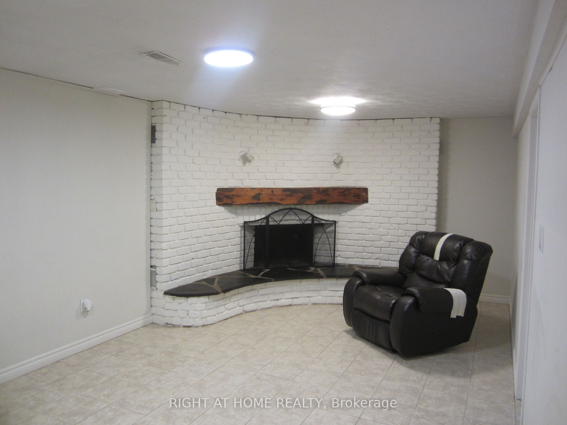 289 Churchill Ave Bsmnt