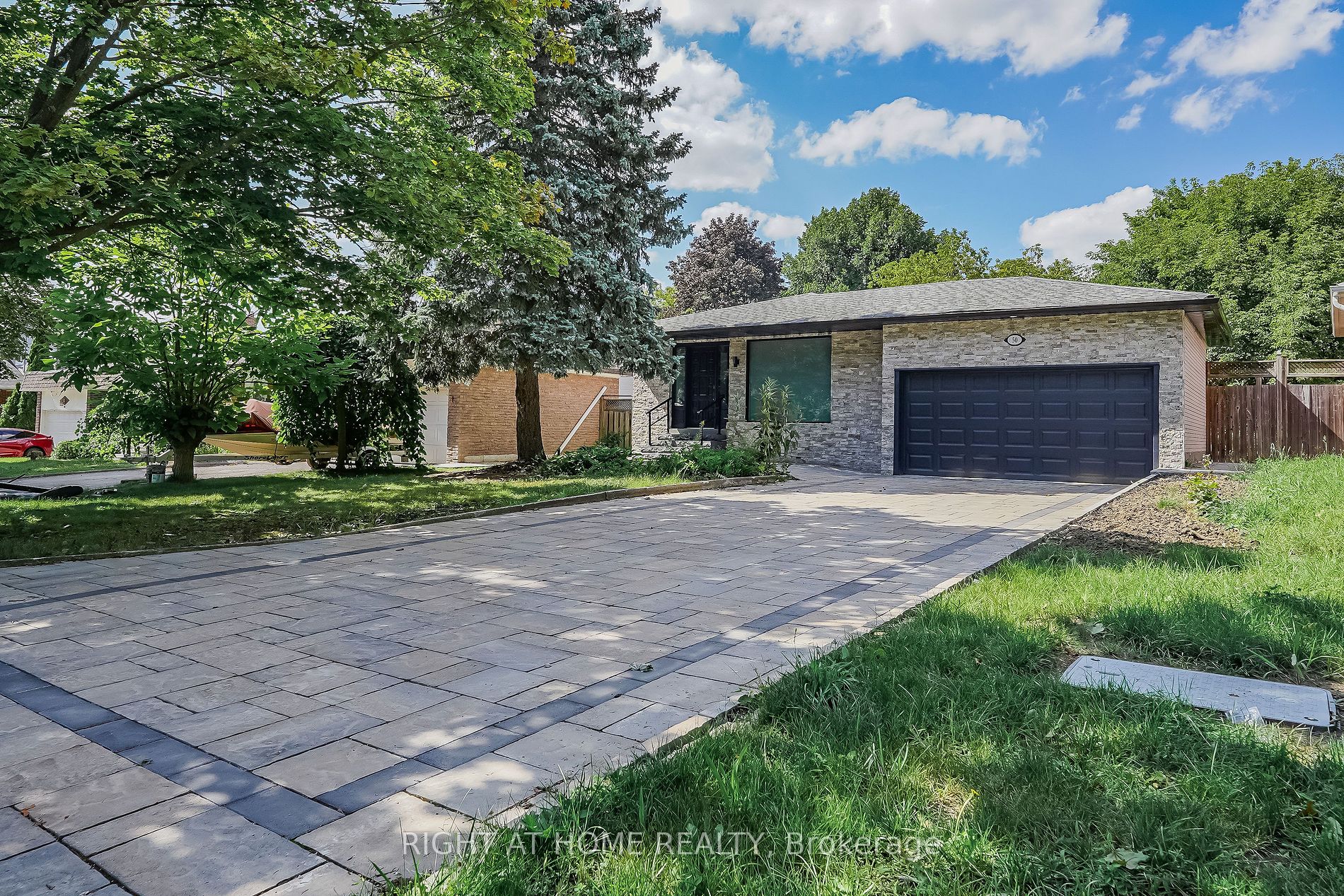 50 Coral Harbour Cres Unit B