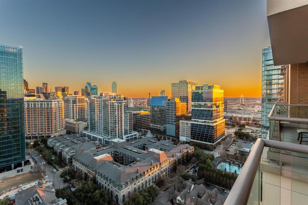 Enjoy Downtown & sunset views.