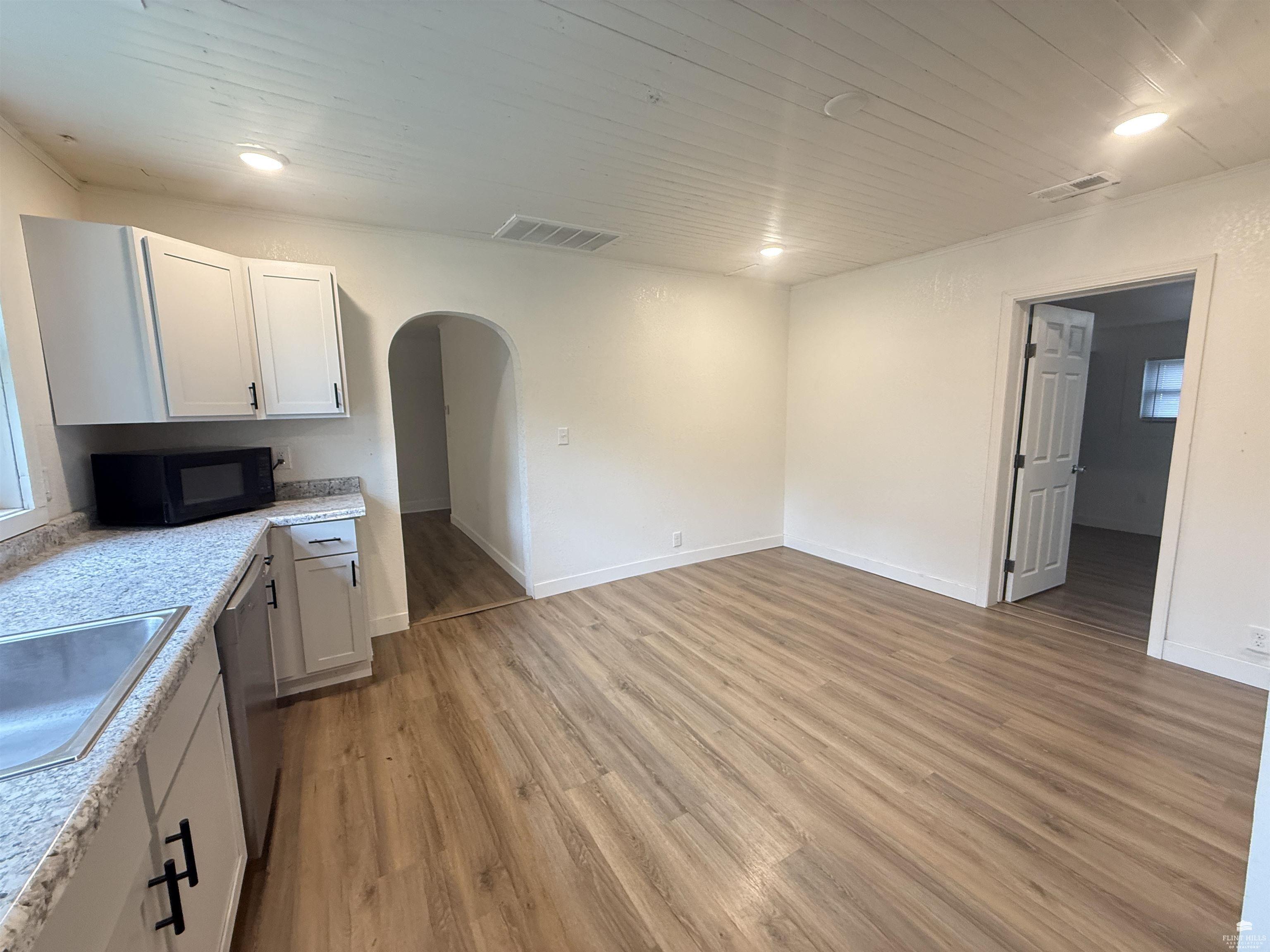 216 W Elm Street