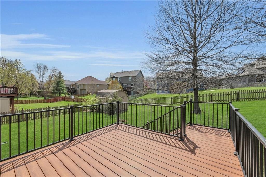 7442 N Sycamore Avenue