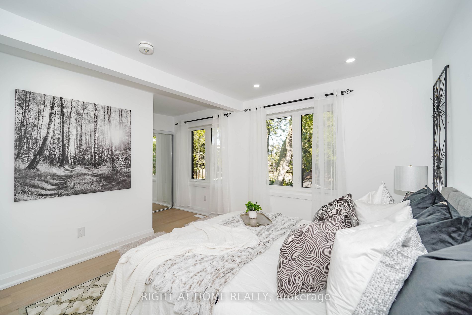 801 Coxwell Ave