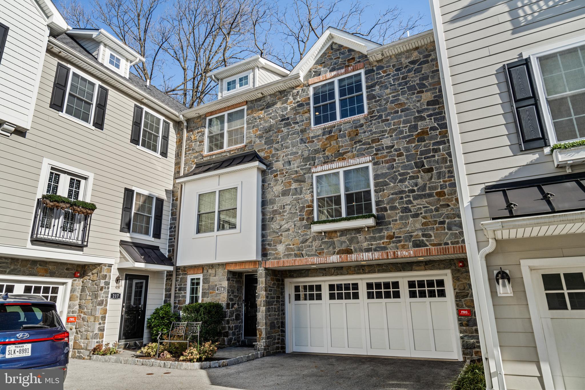 219 E Montgomery Avenue 6