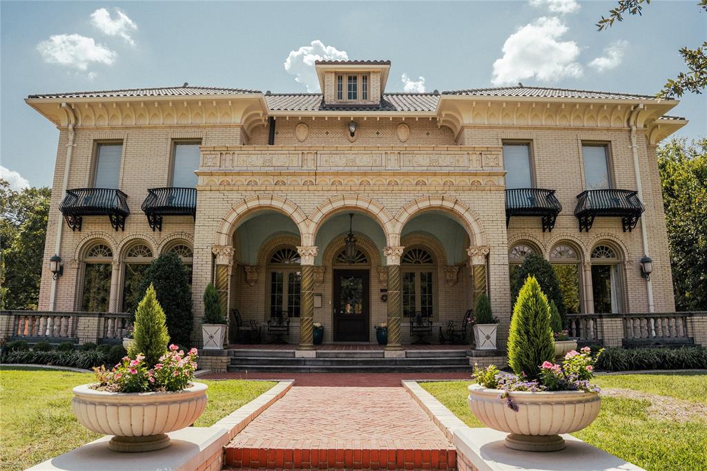 1001 Elizabeth Boulevard