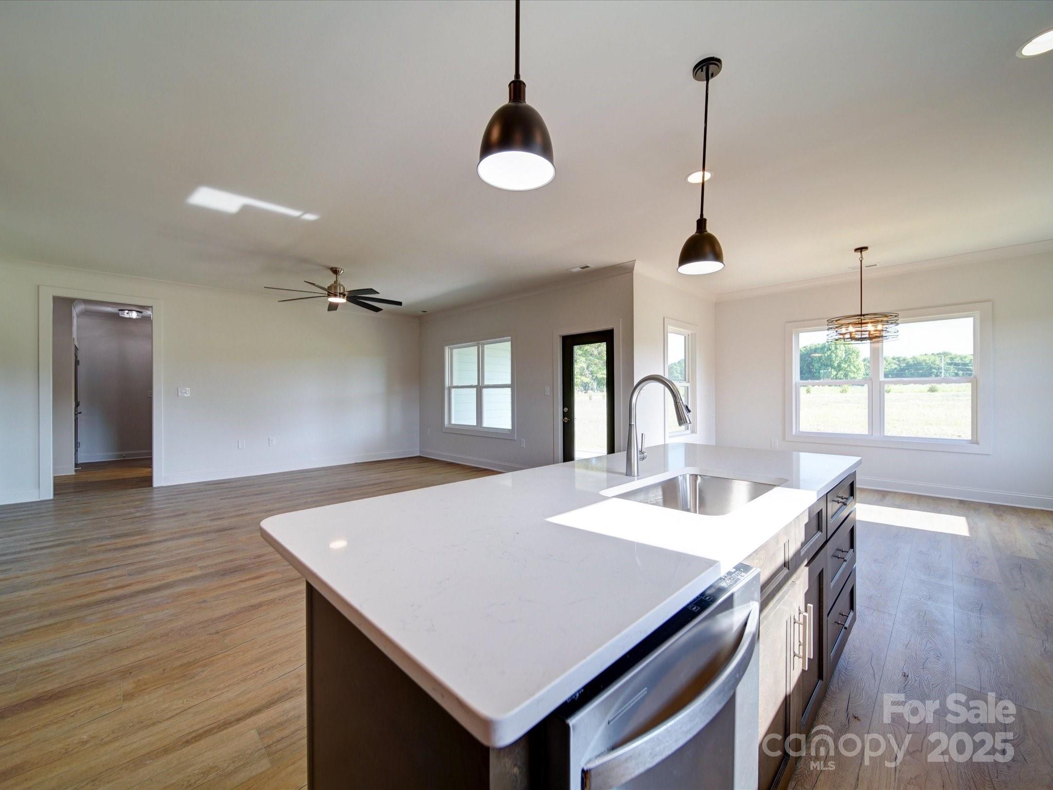 220 W Lawyers Road