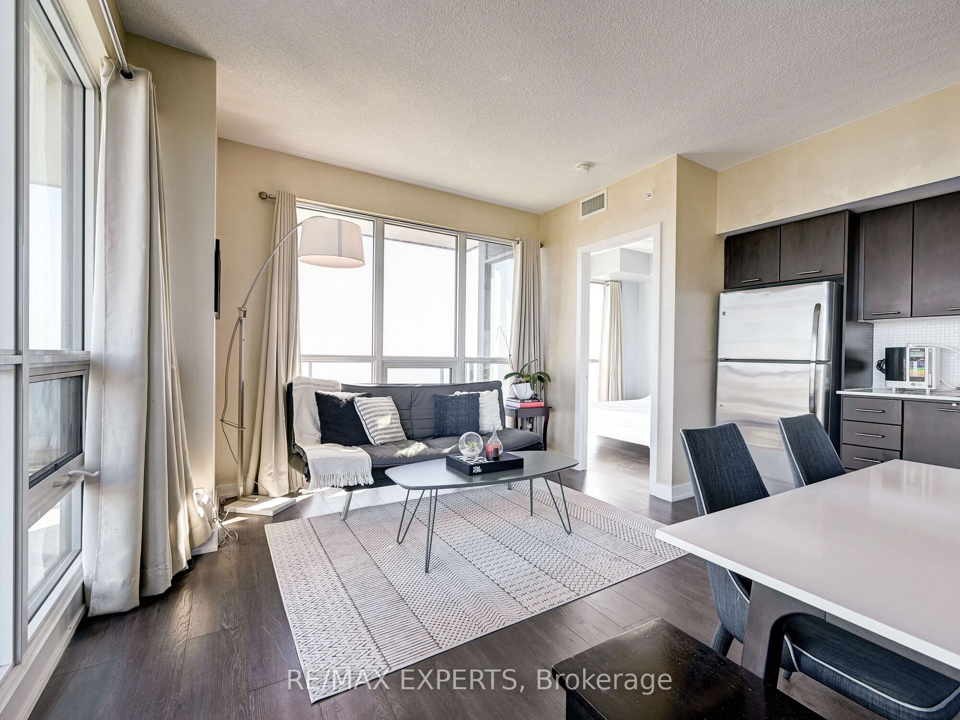 2212 W Lake Shore Blvd 4001