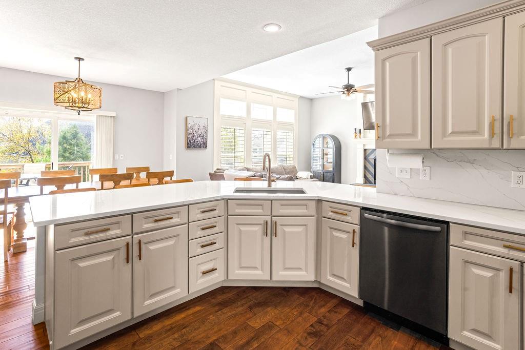 9709 N Farley Avenue