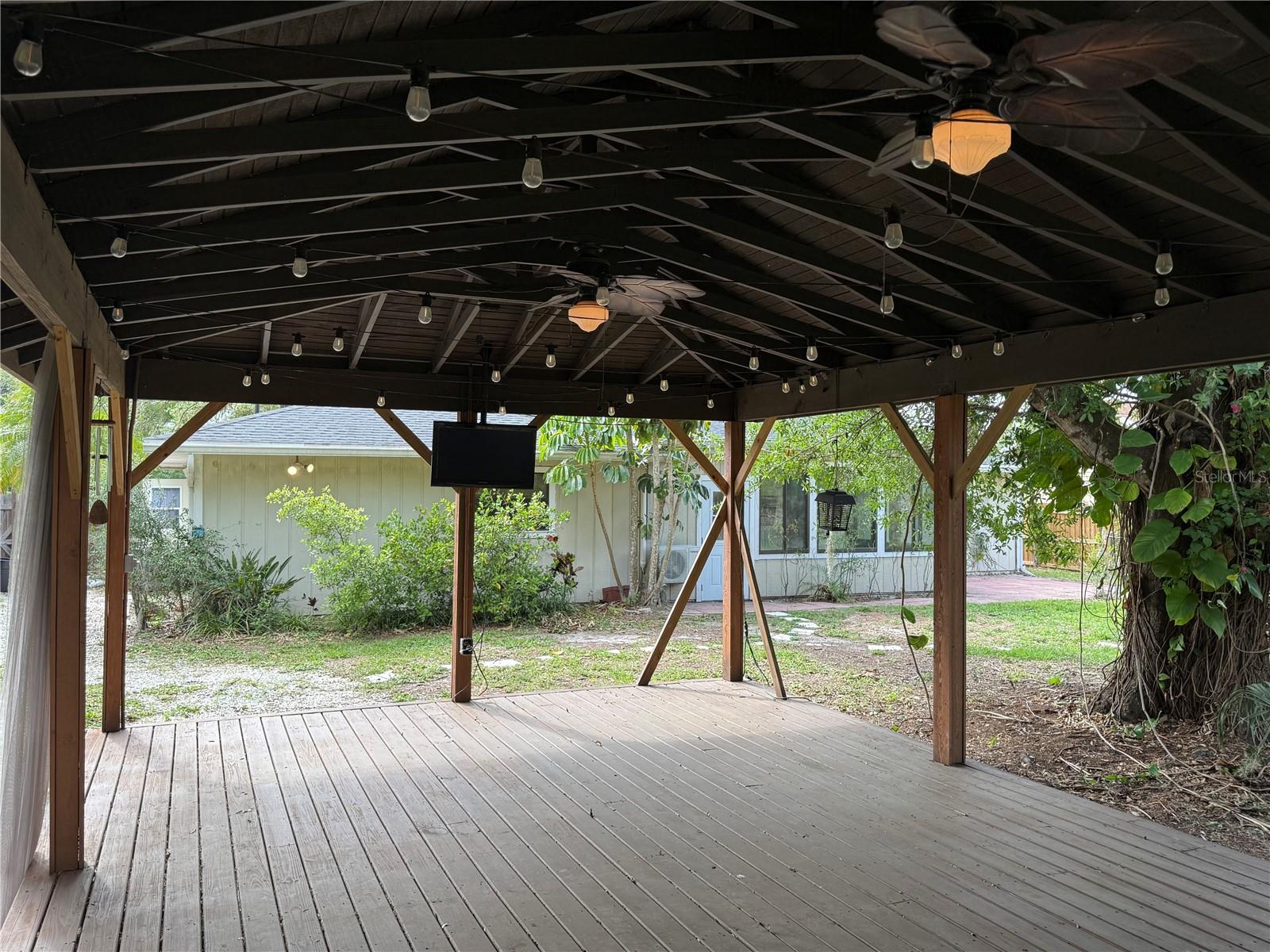 5012 Woodlawn Circle W