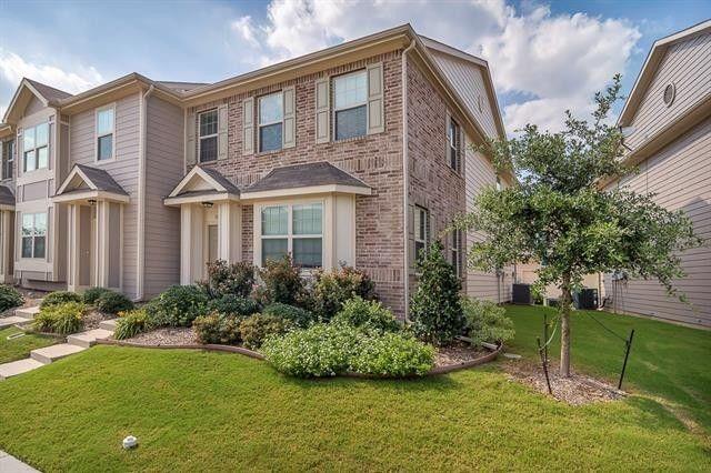 Lovely two level Townhome with a community pool! Features 3 bedrooms 2.5 bath with a family room and attached 2 car garage. family room with bay seating window opening to the kitchen. Upstairs master has an ensuite bath with a shower-tub combo. Home is conveniently located close to dining, shops, gym and golf course. Easy access to highways. Anyone 18 and older must submit an application,income 2.5x rent. Application fee is $50per applicant