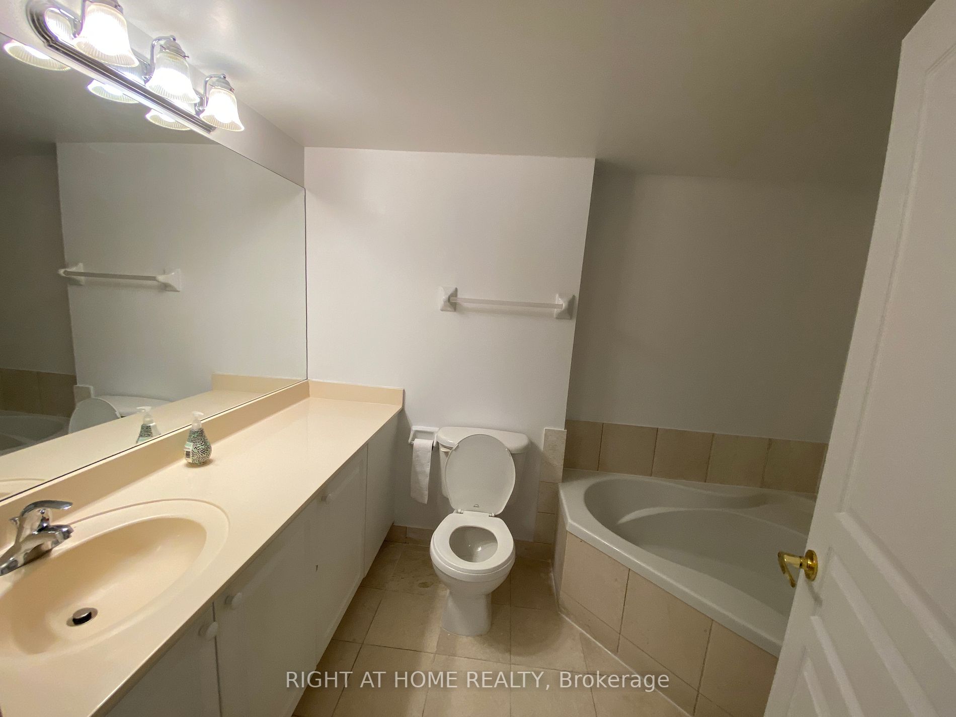 5 Northtown Way 1312