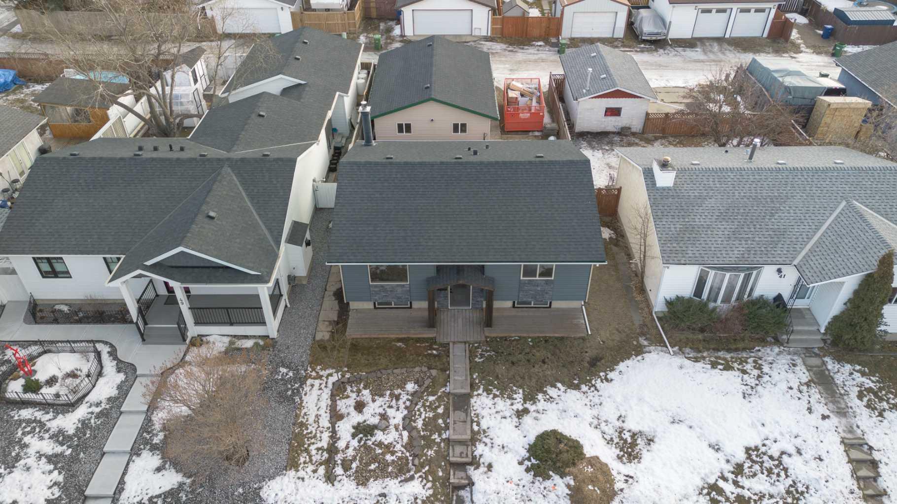 45 Alpine Crescent SE