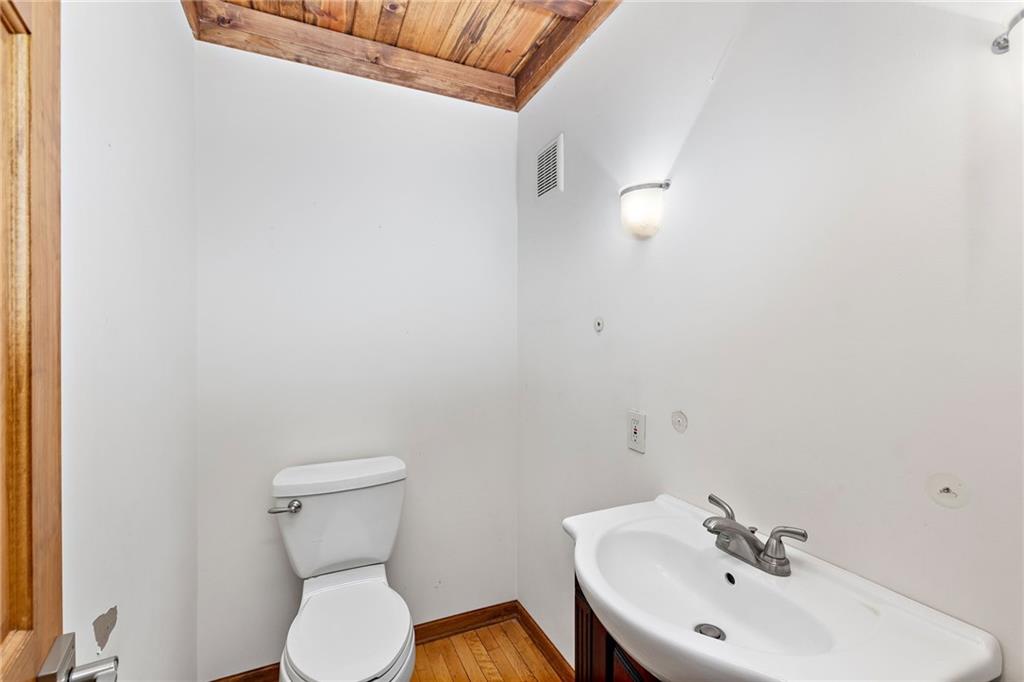 306 W 7th Street 101