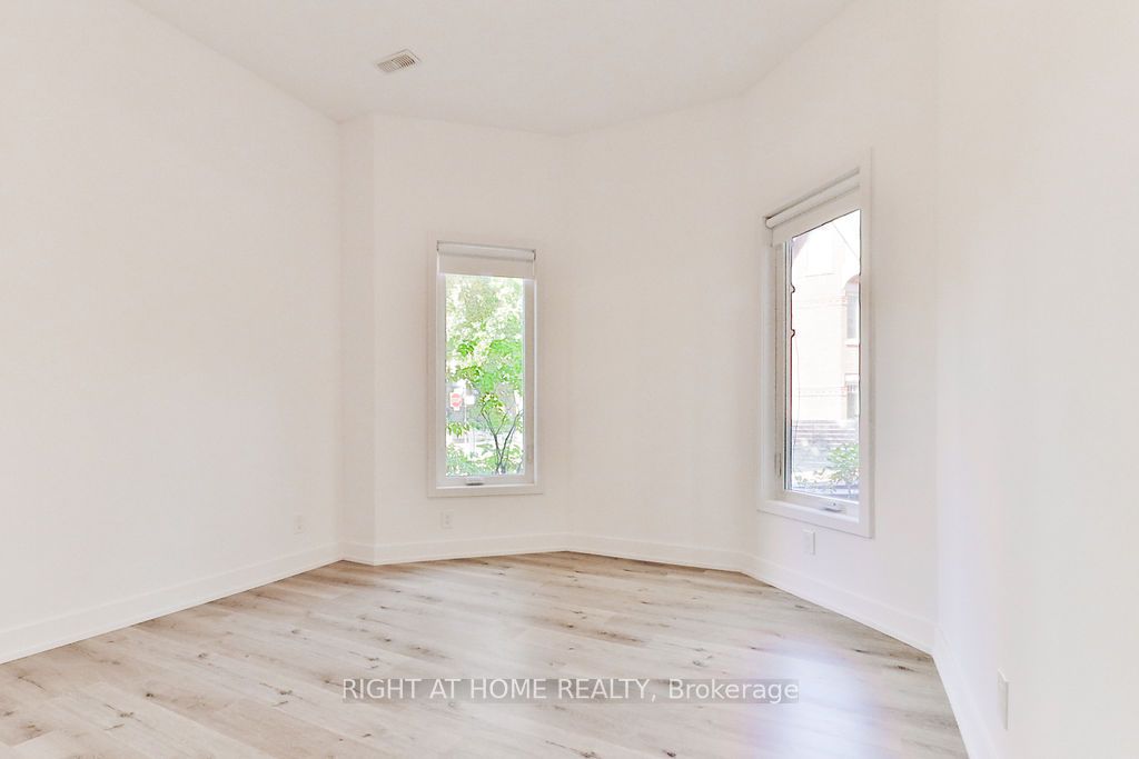 45 Brock Ave 101