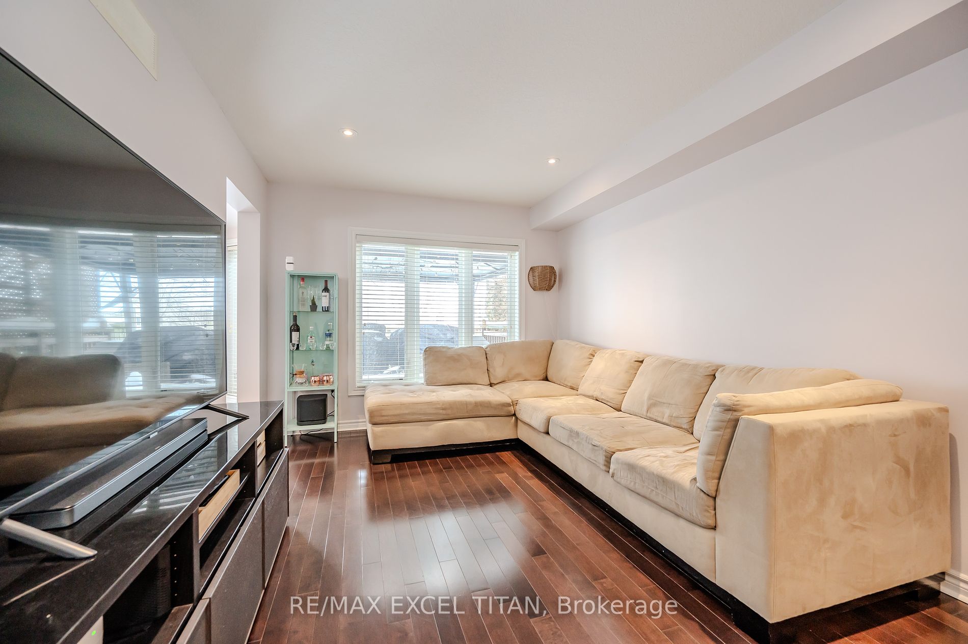 561 Isaiah Cres