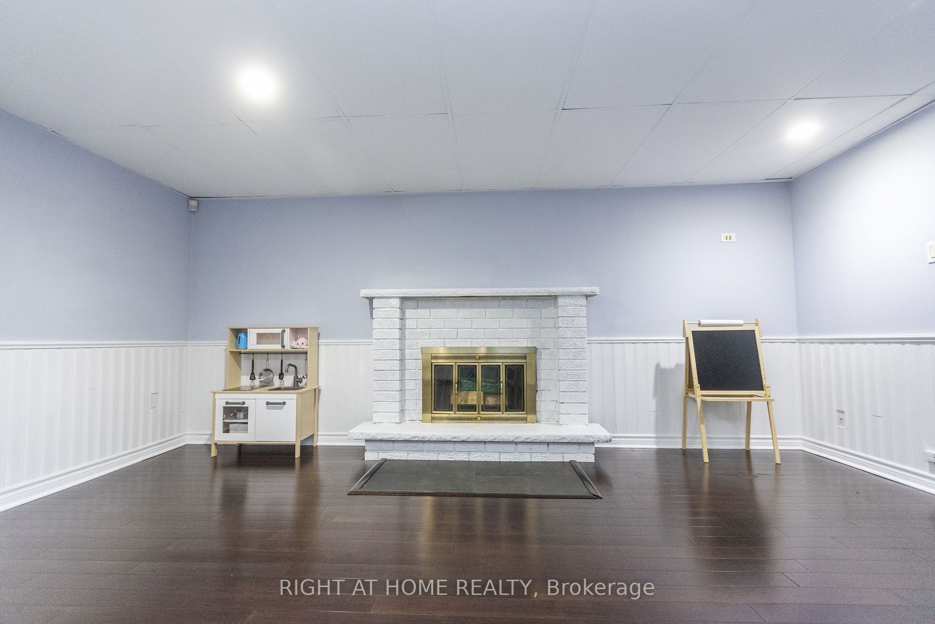 142 Maberley Cres