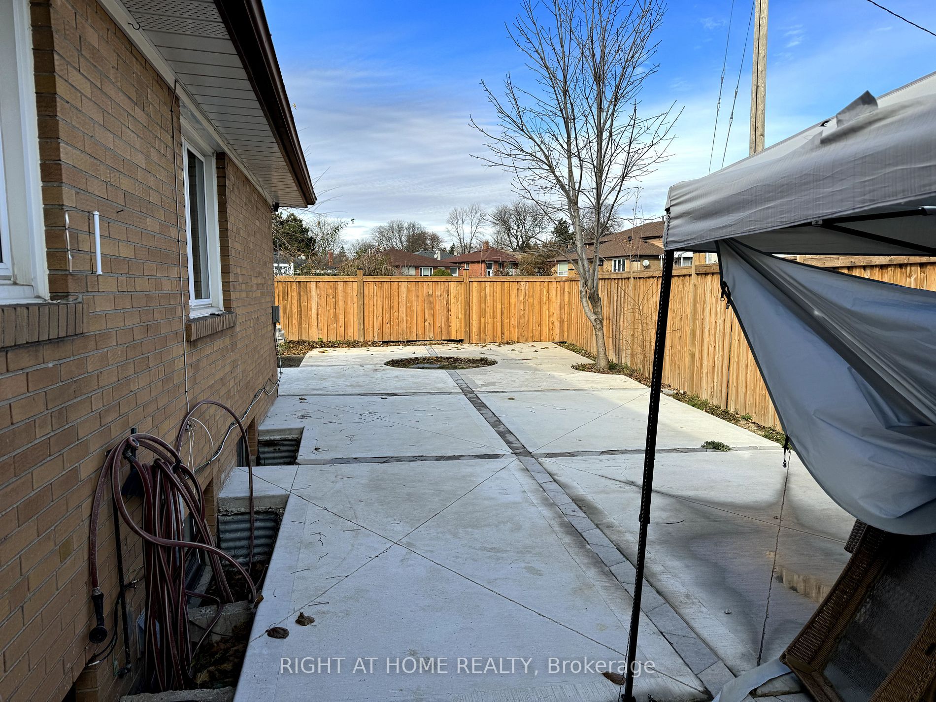 52 Fallingdale Cres