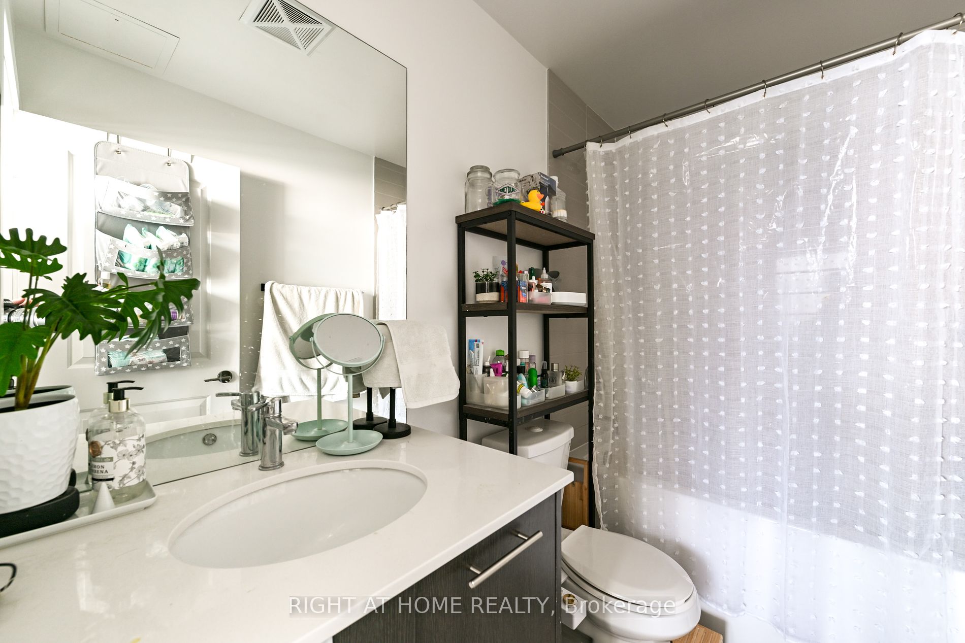 11 Lillian St 1008