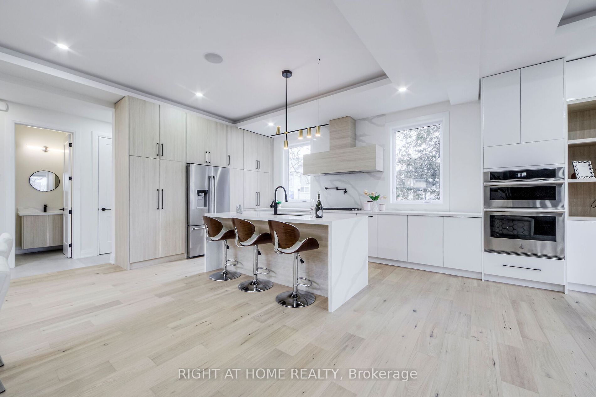768 Montbeck Cres