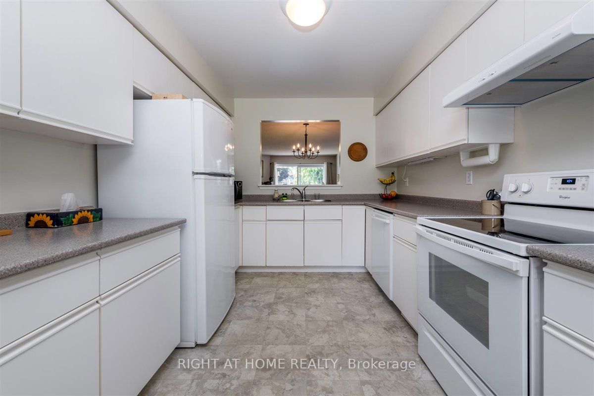 10 Laguna Pkwy 12