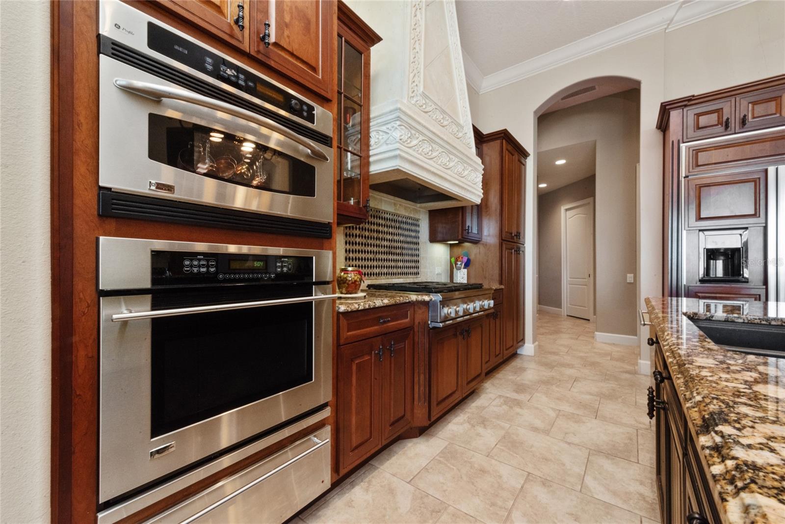 14616 Avenue Of The Rushes