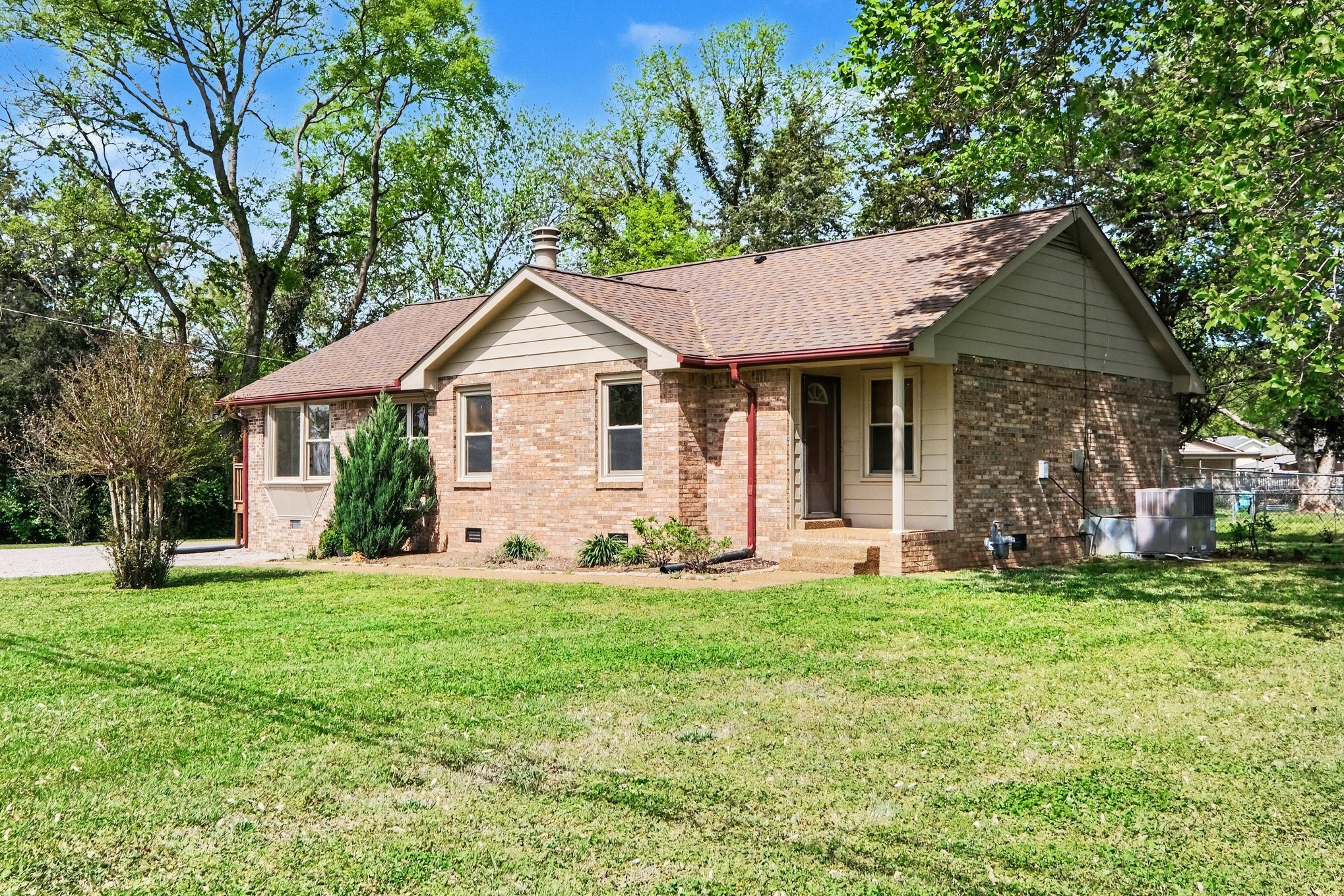 815 Stonebrook Blvd — sold