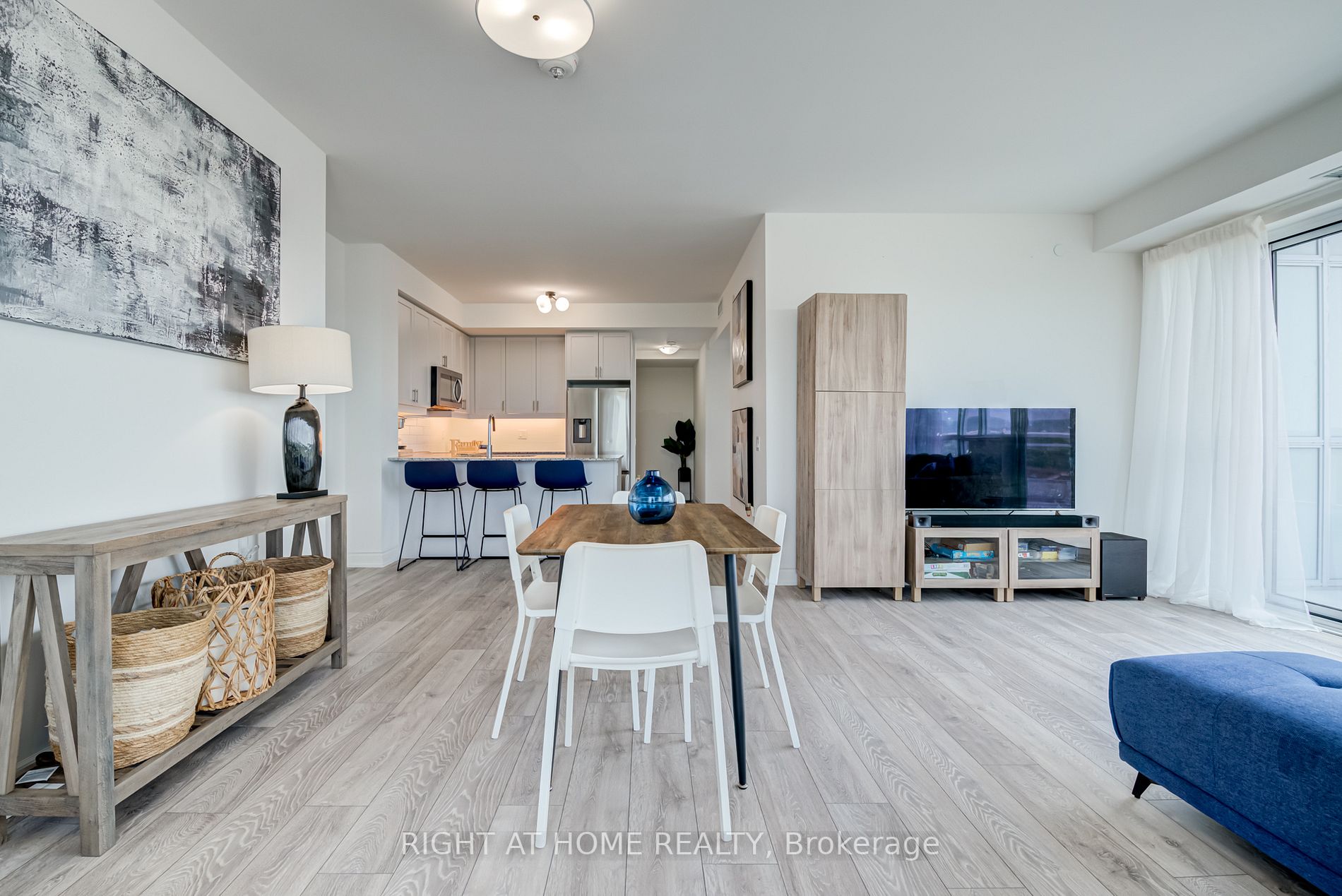 1050 E Main St 804