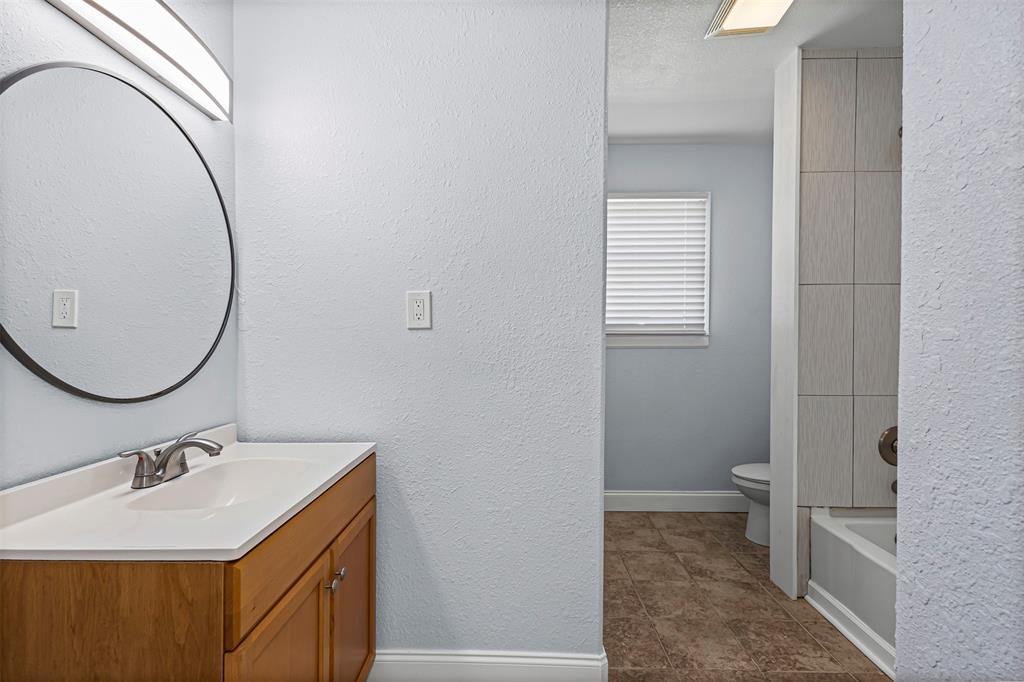 3350 Kingsbury Avenue