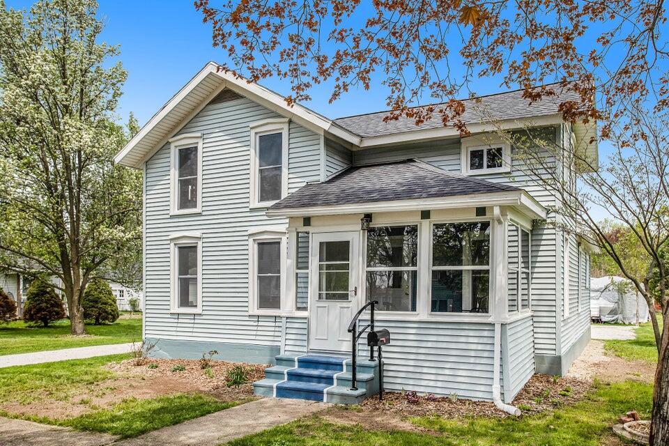 Welcome to 314 W Jackson St in Bellevue! This move-in ready home combines charm with modern updates throughout. Step inside to find an inviting enclosed porch, perfect for relaxing year-round. The main floor features an open-concept layout, offering bright and versatile living and dining spaces. Major updates include a new roof, newer furnace and A/C, plus updated electrical and plumbing--giving you peace of mind for years to come. Don't miss this opportunity to own a stylish, updated home in a convenient Bellevue location!