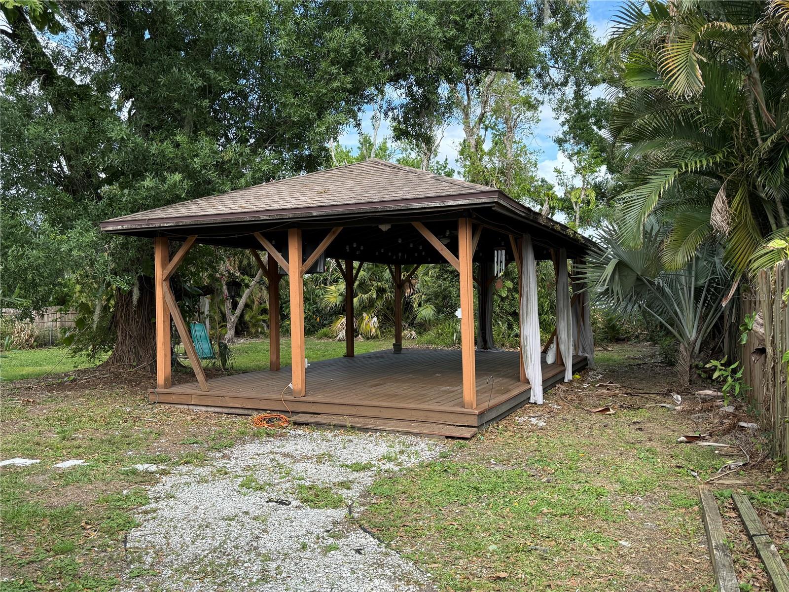 5012 Woodlawn Circle W