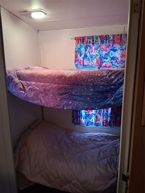 4915 S Lakeview Drive