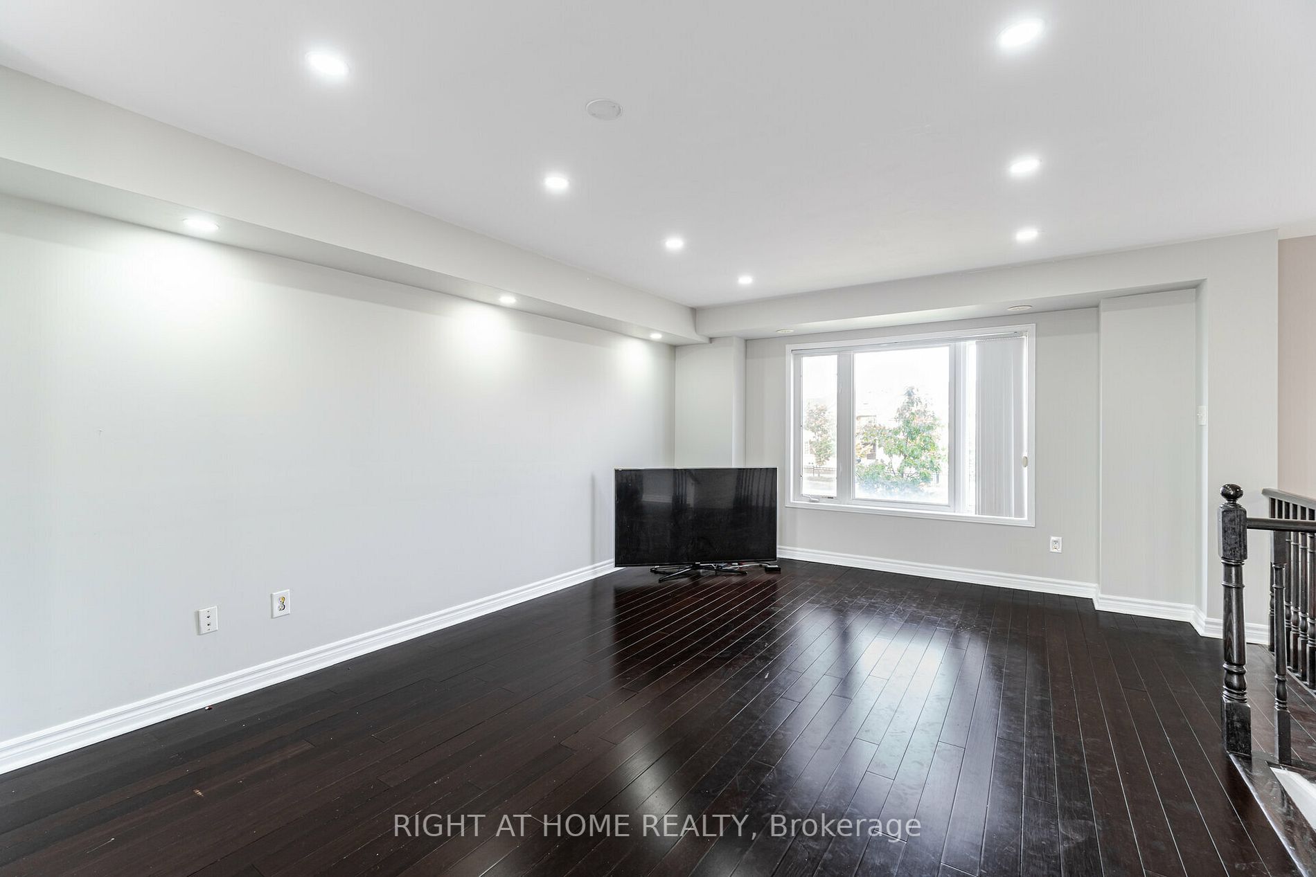 60 Fairwood Circ 45