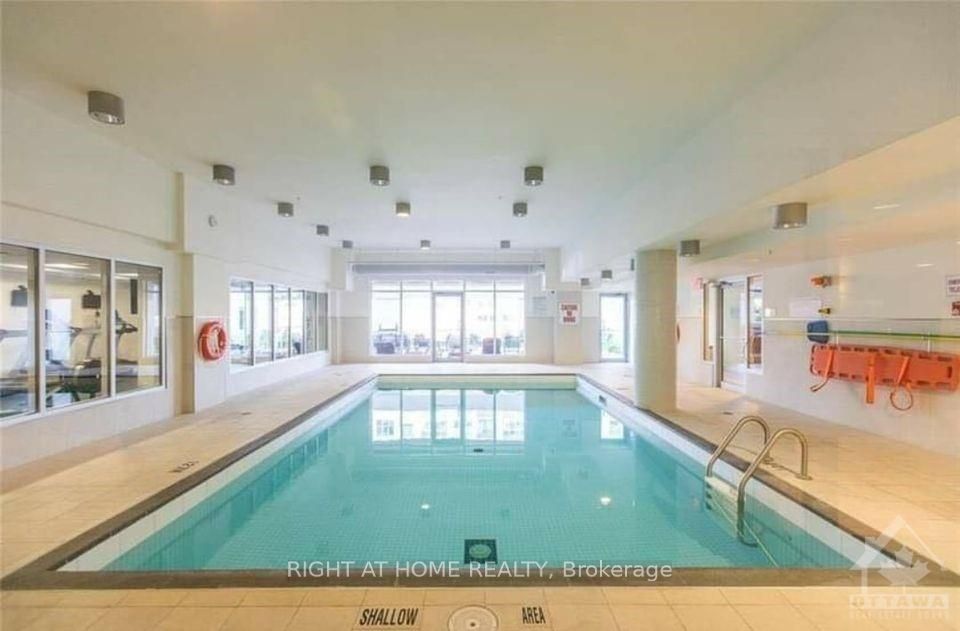 242 RIDEAU St PH2-280