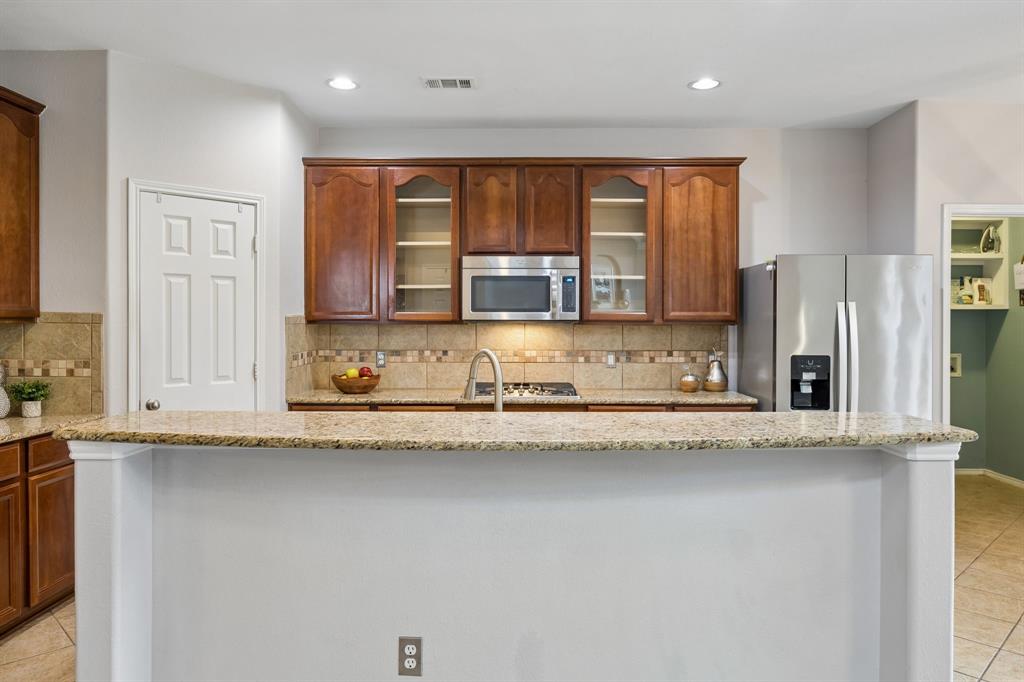 9004 Regal Oaks Drive