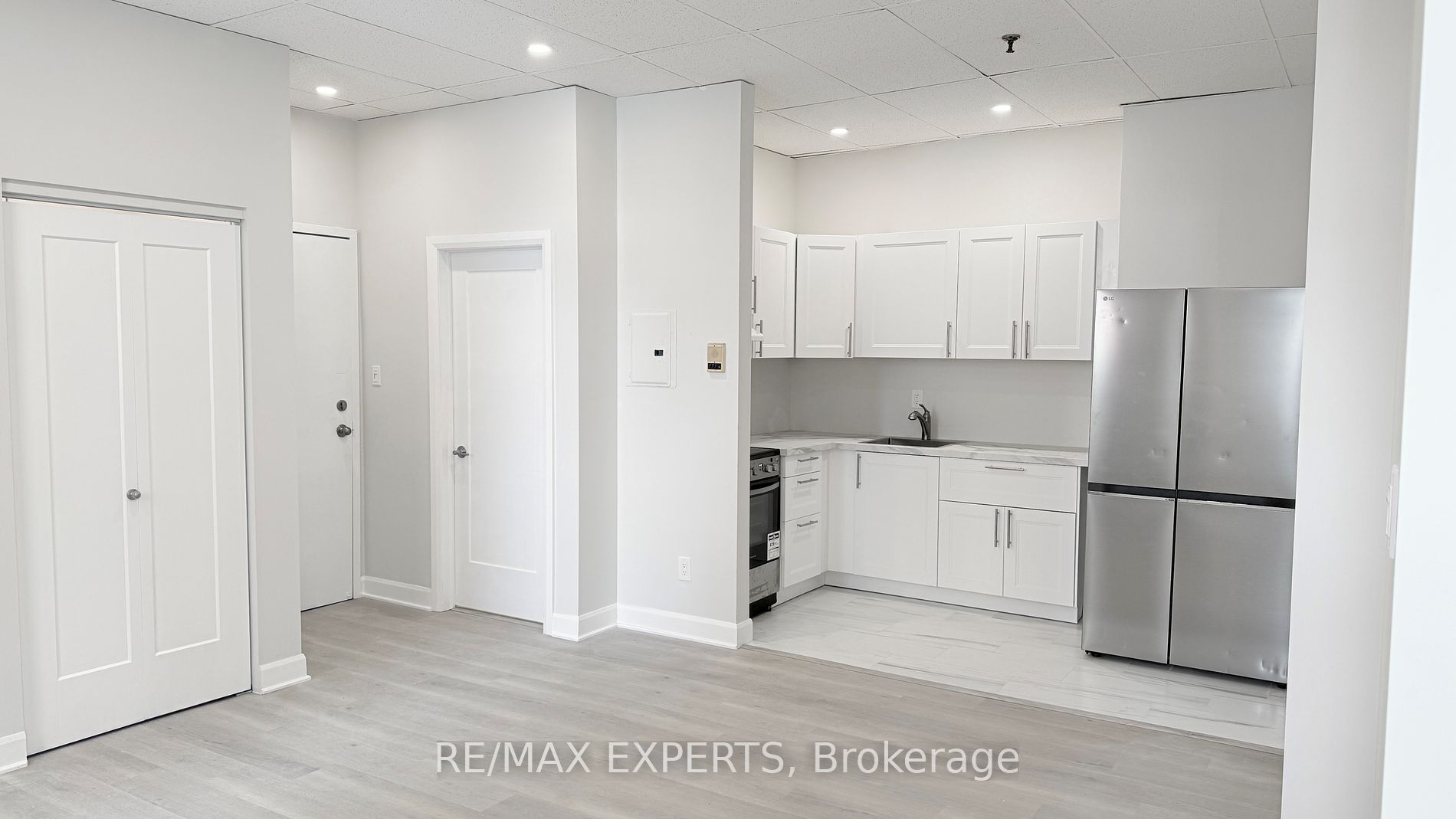 8 S Main St 404