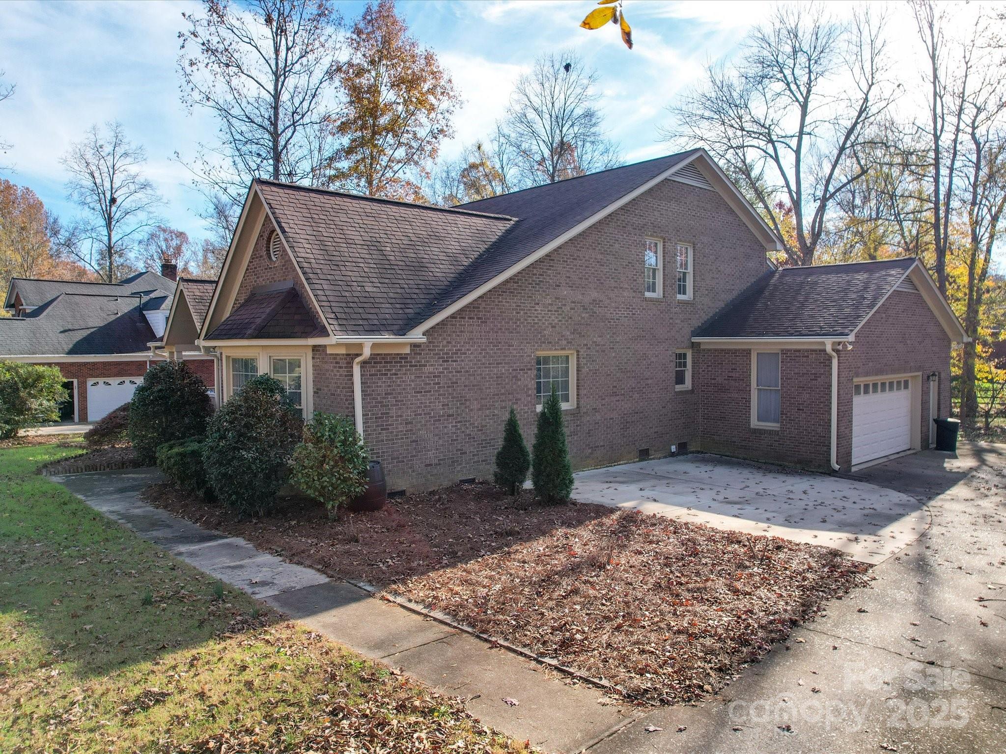 909 Woodhurst Drive