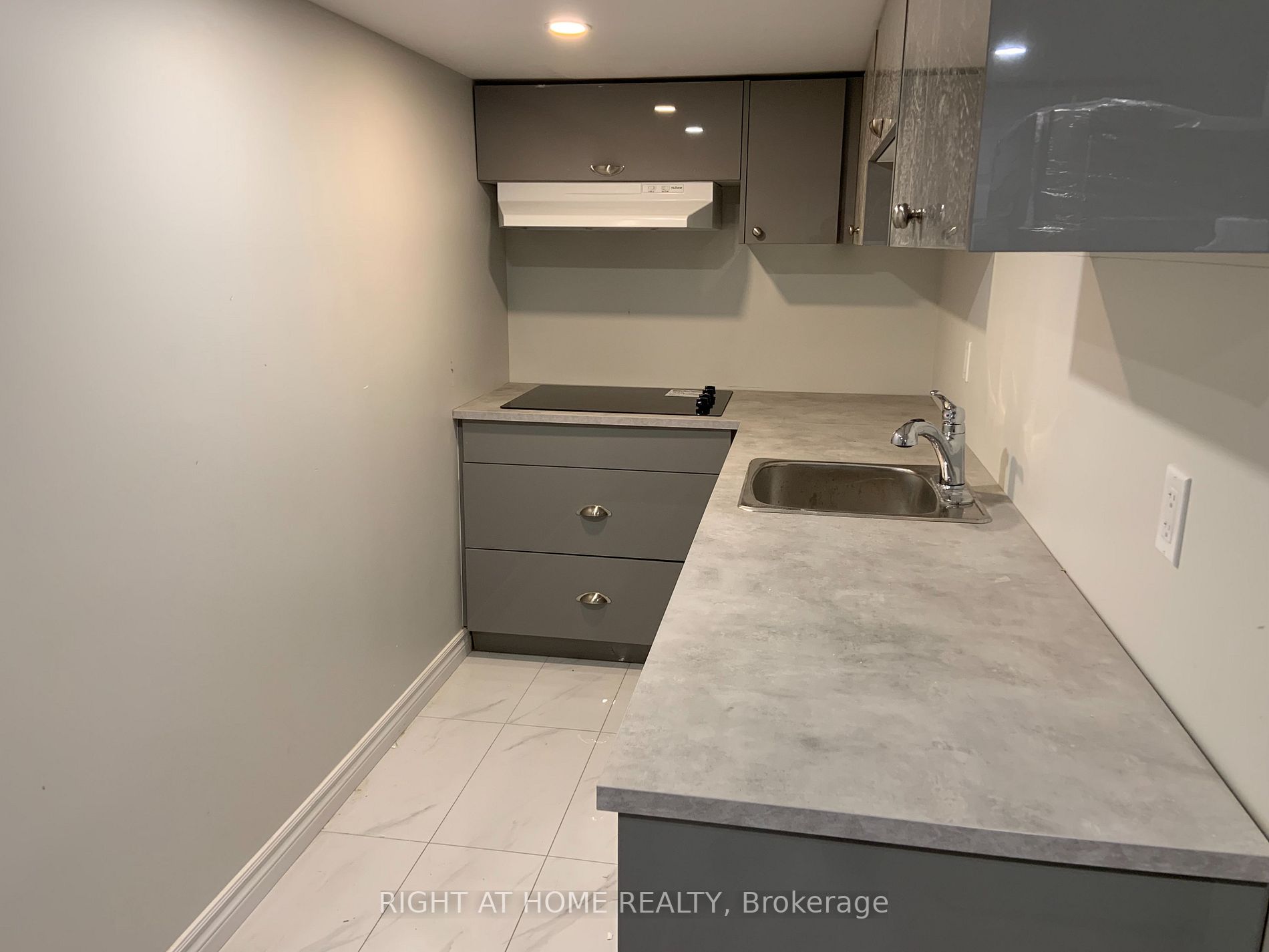 1015 Easthill Crt Bsmt