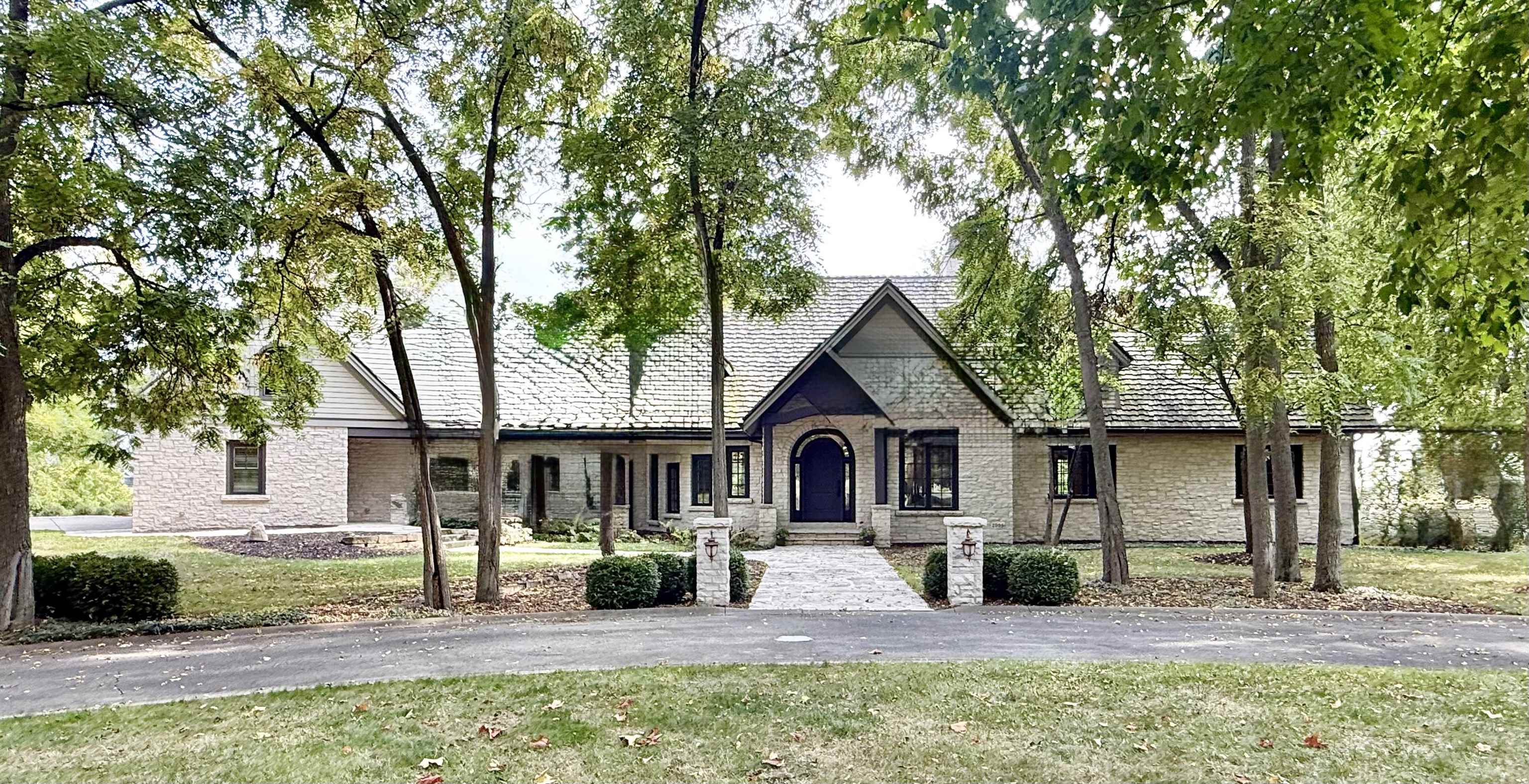 3379 Lost Dauphin Road